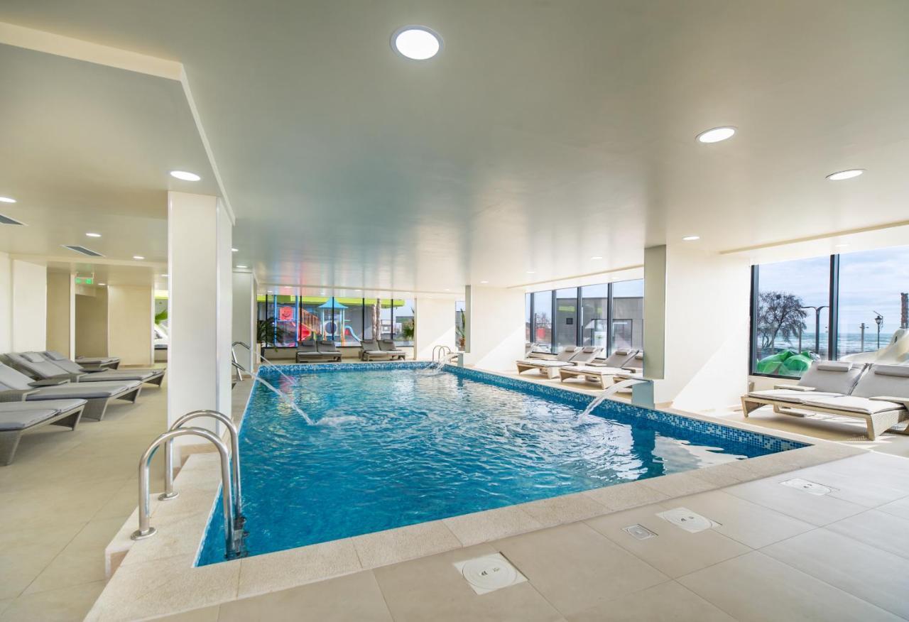 Maya Apartment- Spa N Pools Beach Resort Mamaia Eksteriør billede