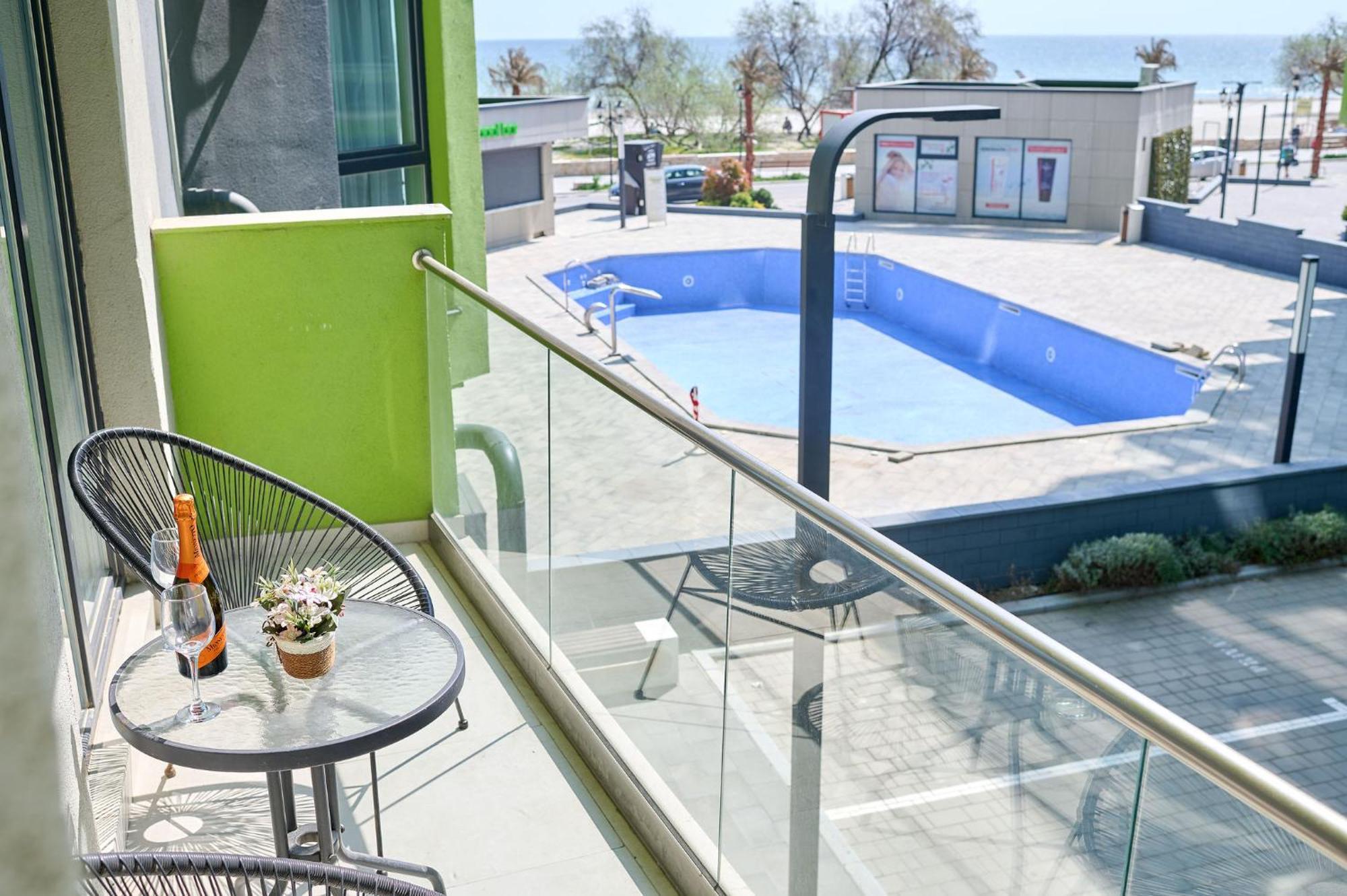 Maya Apartment- Spa N Pools Beach Resort Mamaia Eksteriør billede